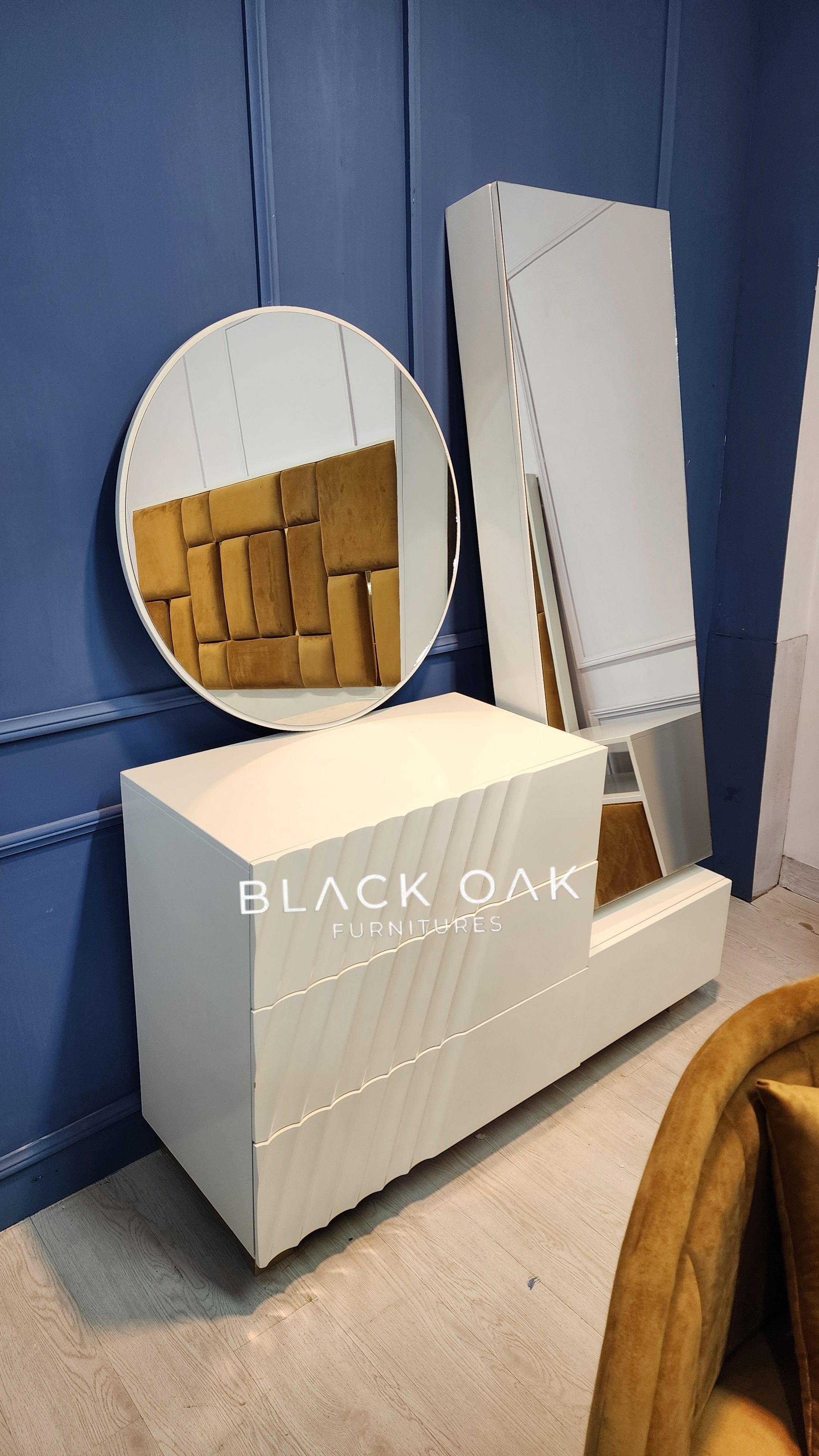 Medona makeup vanity